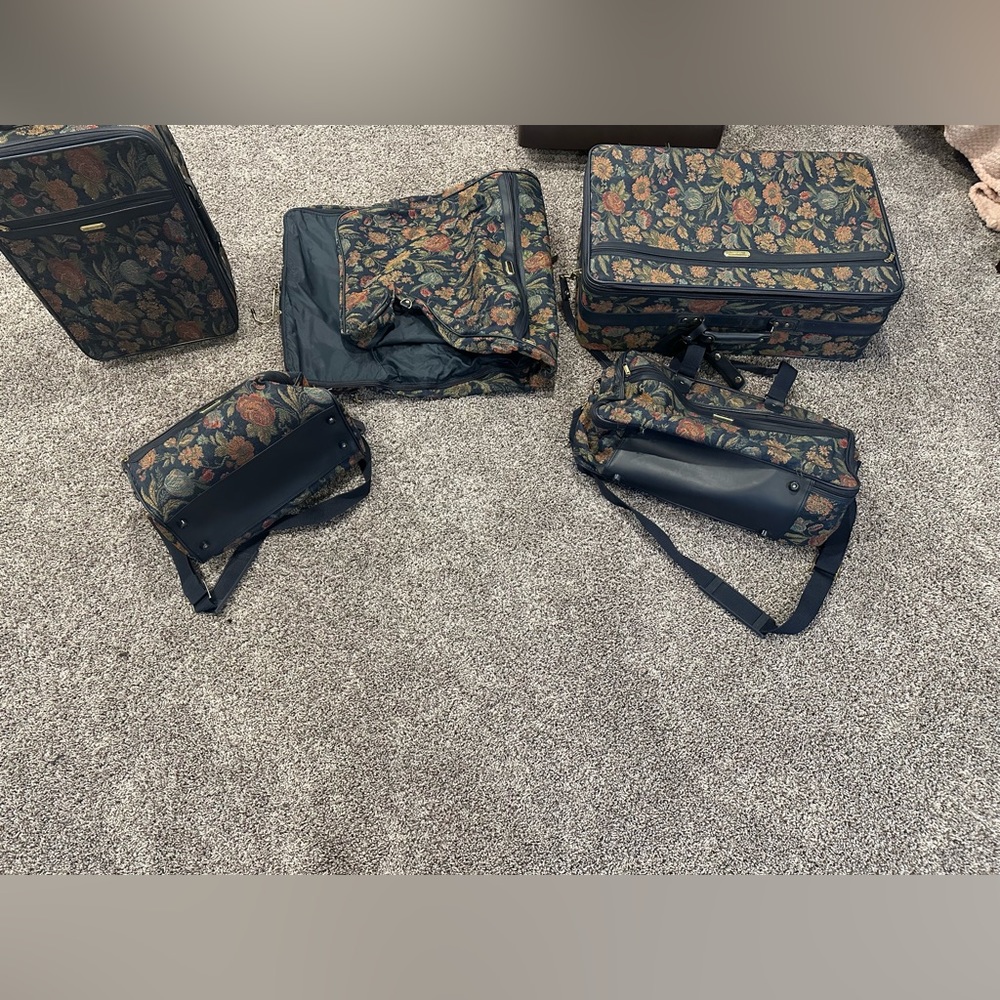 Stunning Vintage Jaguar Luggage 5 Piece Set